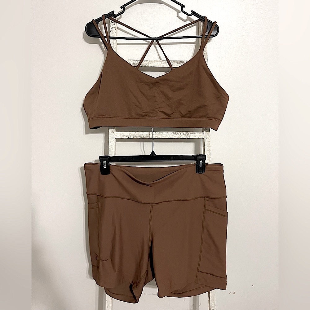 Old Navy 2 Piece Active Wear Set Sports Bra and High Waisted Biker Short XXL
